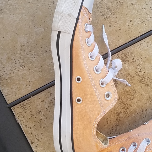 Converse cool peach color - Picture 2 of 3